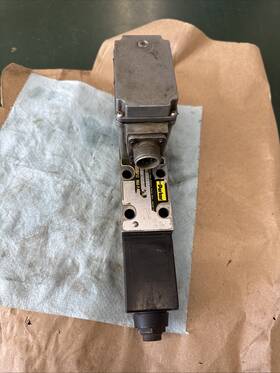 D1fxe01fcndj00 Parker X6128 Hydraulic Valve