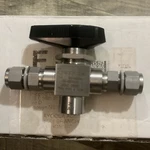 Swagelok SS-H83PS6 High Pressure Valve 7500 Psig 100F. Fixed Price $750.00.