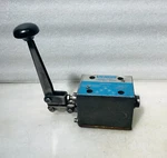 Vickers DG17V4-0133N-10 Hydraulic Directional Control Hand Lever Valve. Fixed Price $495.00.