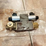Parker Valve Linear Directional P/n 85593-01-24P 4810-01-210-8870. Fixed Price $200.00.
